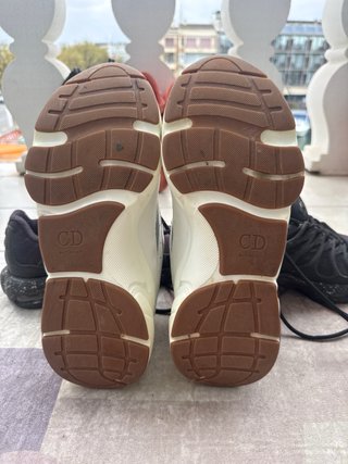 Zapatillas Deportivas Blancas y Rosas Talla 42.
