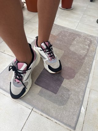 Zapatillas Deportivas Blancas y Rosas Talla 42.