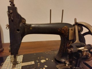 Macchina da cucire Necchi vintage anni 60