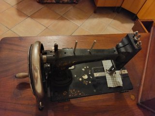 Macchina da cucire Necchi vintage anni 60