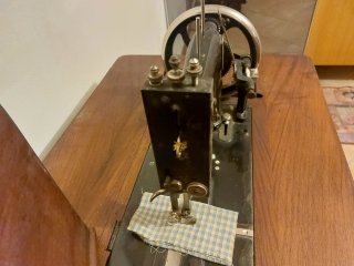 Macchina da cucire Necchi vintage anni 60