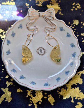 Pendientes alas de mariposa doradas Loop acrílico