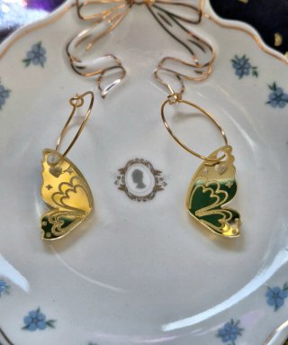 Pendientes alas de mariposa doradas Loop acrílico