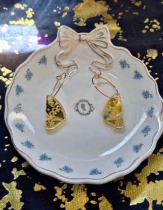 Pendientes alas de mariposa doradas Loop acrílico