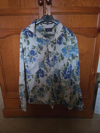 Camisa carniceria floral azul y verde