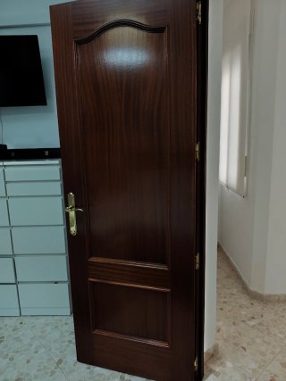 Puertas de paso de madera maciza. Leer info.