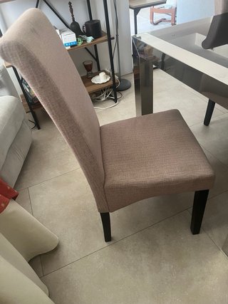 Sillas de comedor beige y marrón
