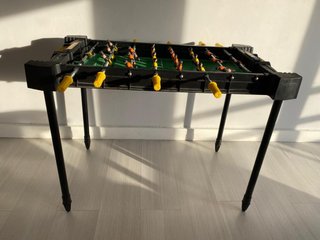 Futbolín tamaño: 95x55x65 cm