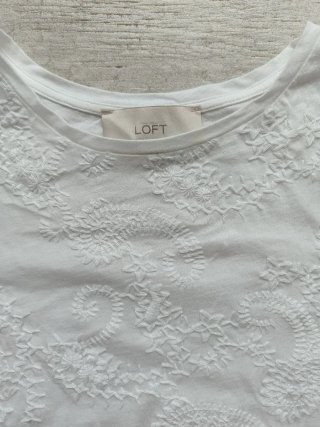 Camiseta Loft bordada blanca Talla XS, Nueva