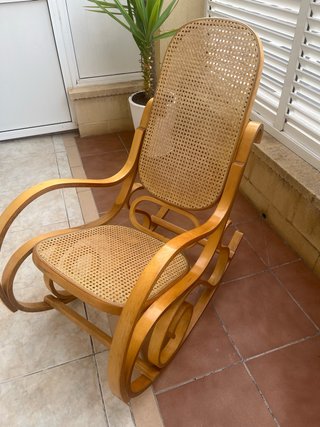 Mecedora de Madera y Ratán