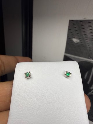 Pendientes de Oro Amarillo y Esmeralda Natural