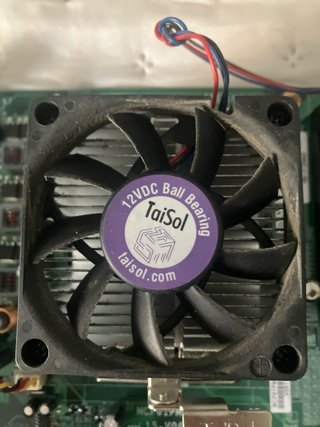 Placa base con ventilador y disipador