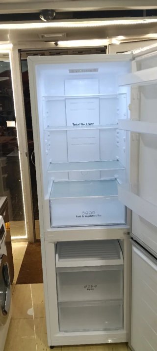 NEVERA COMBI HISENSE NO FROST ENERGÍA A+