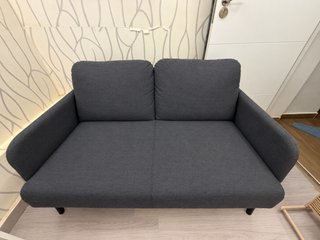 Sofá de 2 plazas gris oscuro