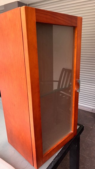 Mueble Vitrina de Madera maciza y Cristal