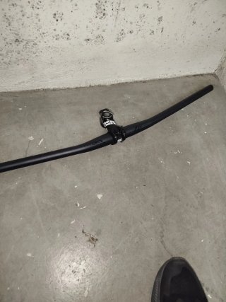Manillar de bicicleta negro