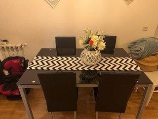 Mesa cristal y 4 sillas comedor