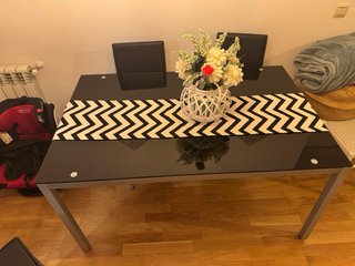 Mesa cristal y 4 sillas comedor