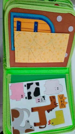 Libro:  Juguete sensorial, Mí primera granja