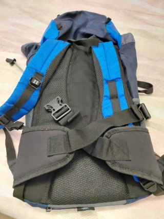 Mochila de Montaña Azul y Gris
