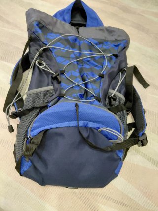 Mochila de Montaña Azul y Gris