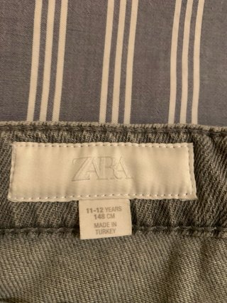 Pantalón niña Zara gris tachuelas. Talla 11-12 a.