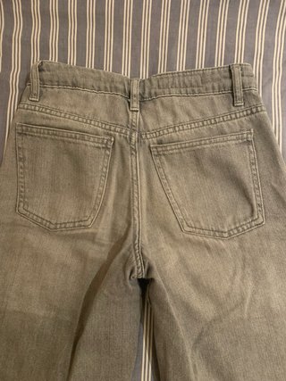 Pantalón niña Zara gris tachuelas. Talla 11-12 a.