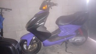 Scooter Morado y Negro