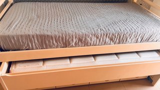 Cama nido de madera beige y blanca