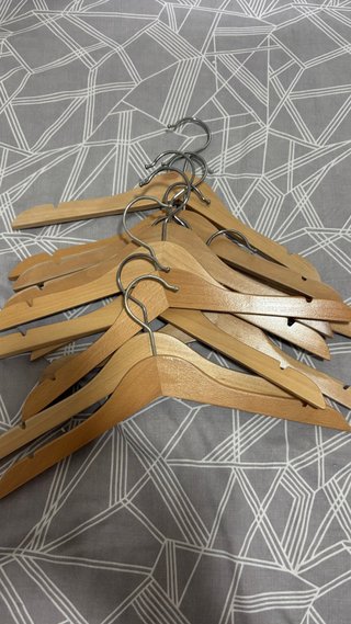 Perchas de madera para niños