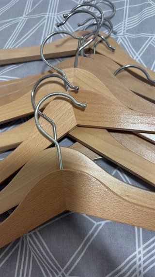 Perchas de madera para niños