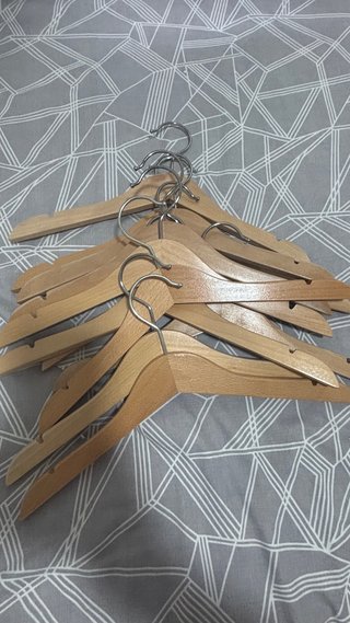 Perchas de madera para niños