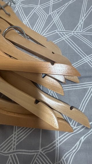 Perchas de madera para niños