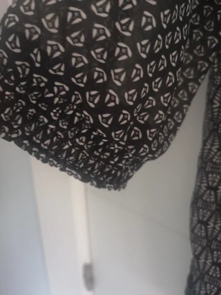 Blusa Estampada Negra Y Blanca.