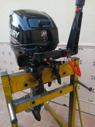 Motor fueraborda Mercury Fourstroke