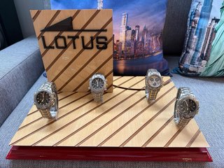 Expositor de relojes Lotus Para 4 relojes