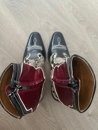 Botines piel Zara efecto serpiente, negro y rojo