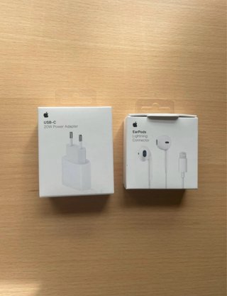 Caja Cargador USB-C 20W y EarPods Lightning
