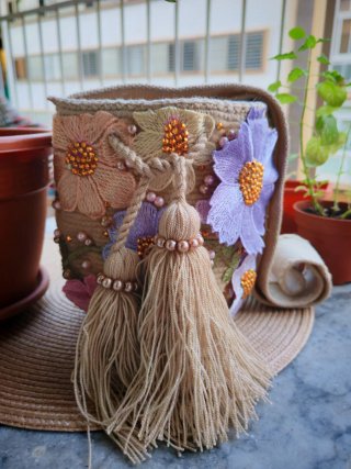 Mochila Artesanal Wayuu con Flores Bordadas