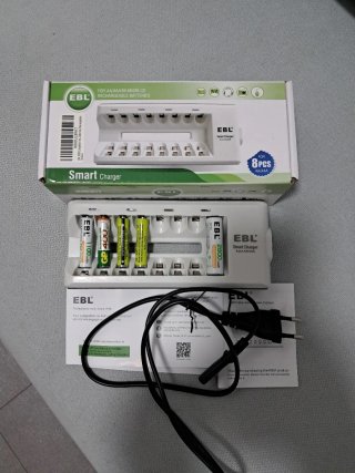 Cargador de Pilas EBL para 8 Pilas AA/AAA