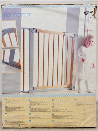 Barrera seguridad BabyDan madera indicador