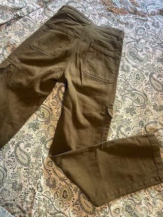 Pantalón cargo Zara caqui