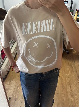 Camiseta Nirvana Oversize Beige Talla Única