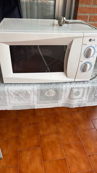 Microondas LG Blanco. No tiene plato