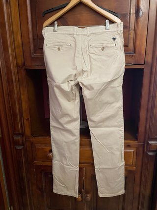 Pantalón chino beige