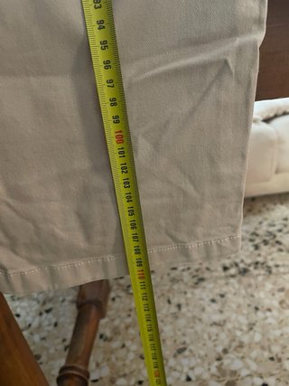 Pantalón chino beige