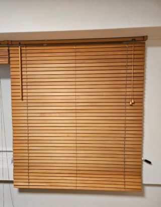 Persiana de lamas de madera. Tengo dos unidades.