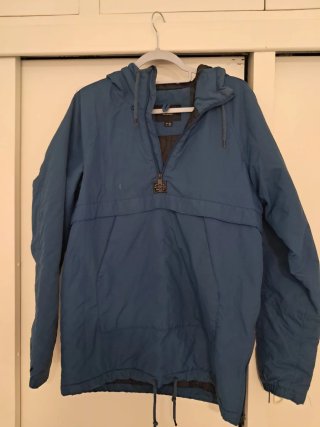 Giubbotto sportivo blu con cappuccio