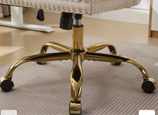 Silla de escritorio tapizada beige y dorada