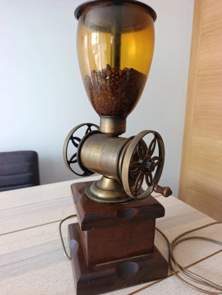 Lámpara de mesa estilo molinillo de café